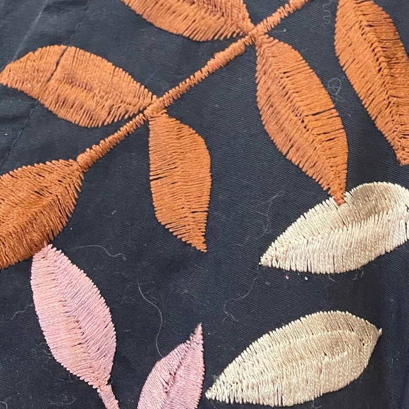 Beautifully embroidered babydoll/peplum blouse - Picture 5 of 7